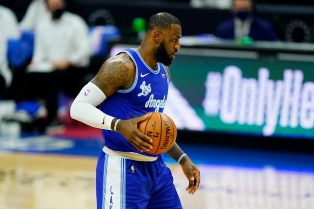 八村塁32+10詹姆斯23+14+12 湖人擒灰熊5连胜