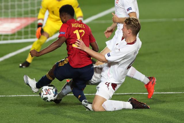 欧文末节超神东契奇22+15 独行侠险胜雷霆2-1